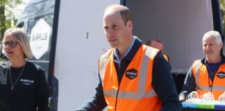 Beim Besuch einer gemeinnützigen Organisation in der Nähe von London packte Prinz William am Donnerstag selbst tatkräftig mit an.