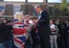 Prinz William mit den Bürgern in Newcastle.
