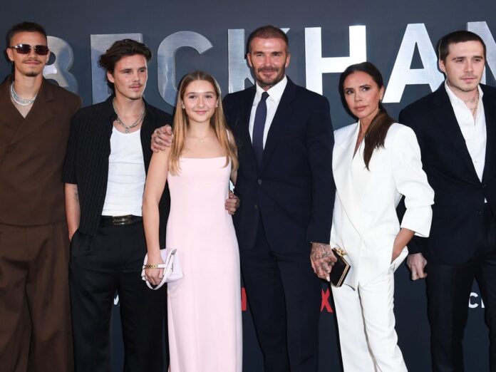 Geburtstagskind Victoria Beckham (2.v.r.) mit ihrer berühmten Grossfamilie.