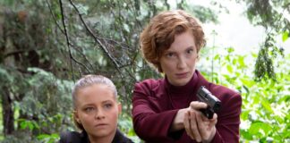 "Tatort: Angst im Dunkeln": Der Fund einer Leiche führt die Bremer Ermittlerinnen Liv Moormann (Jasna Fritzi Bauer) und Linda Selb (Luise Wolfram) in den Wald.