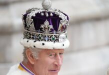 König Charles bei seiner Krönung am 6. Mai 2023 in der Westminster Abbey.